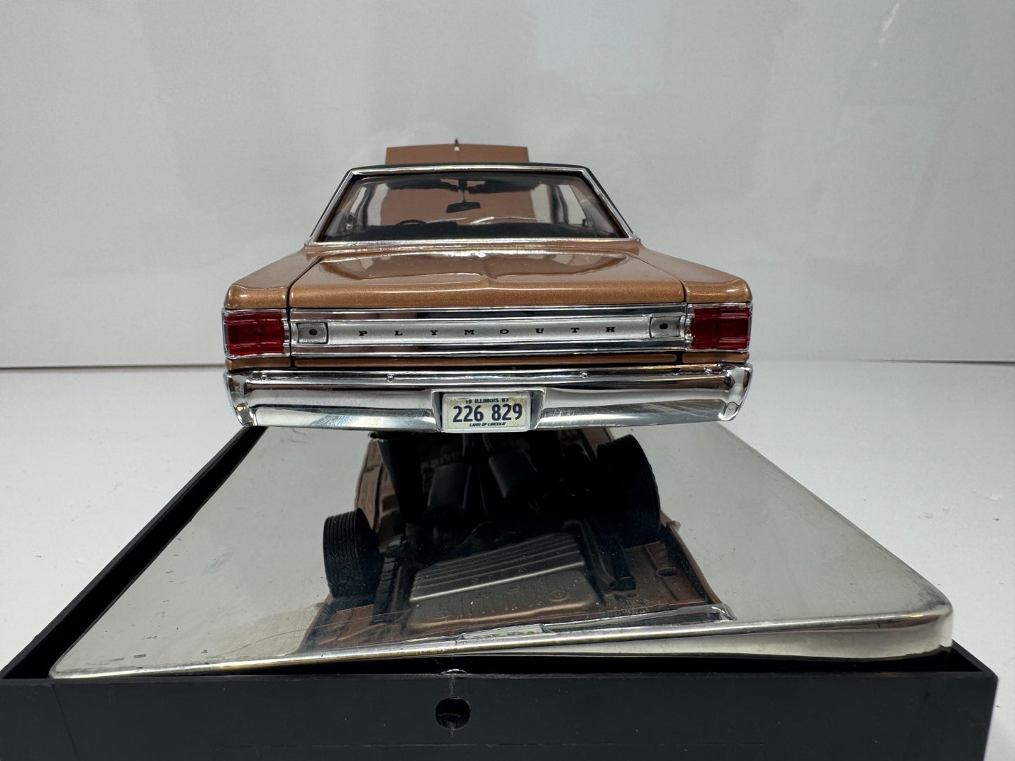 Highway 61 Collectibles 1967 Plymouth Belvedere II 1:18 Diecast