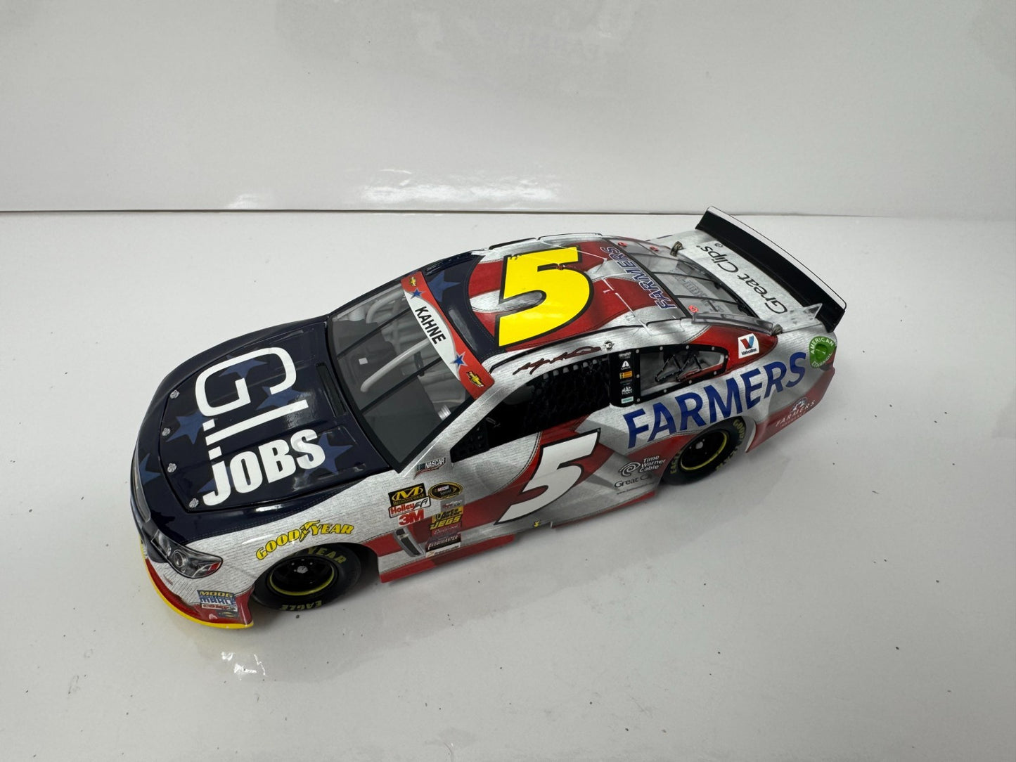Lionel NASCAR Kasey Kahne #5 Farmers GI Jobs Salutes 2014 Chevy SS 1:24 Diecast