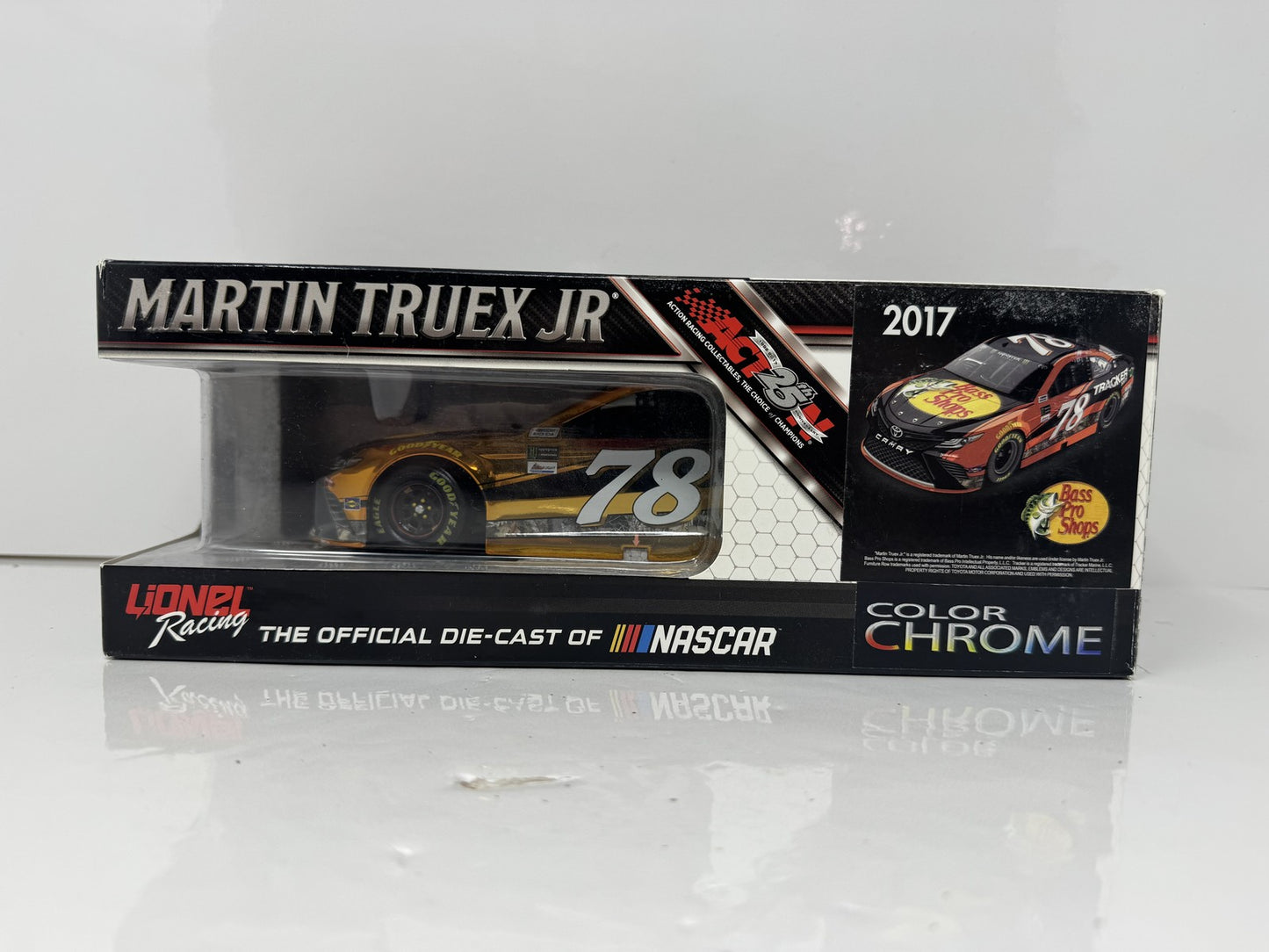 Lionel NASCAR Martin Truex Jr #78 Bass Pro 2017 Toyota Camry Chrome 1:24 Diecast