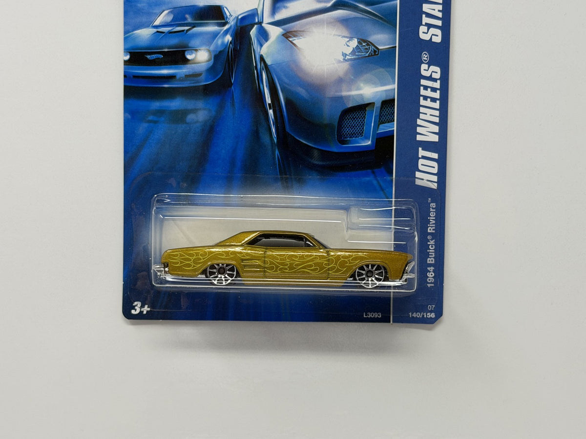 Hot Wheels Hot Wheels Stars 1964 Buick Riviera 1:64 Diecast Gold