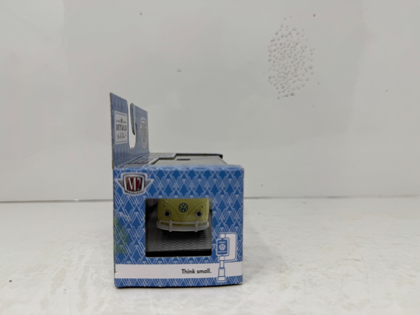 M2 Machines Auto Thentics 1960 Volkswagen VW Delivery Van USA Model 1:64 Diecast