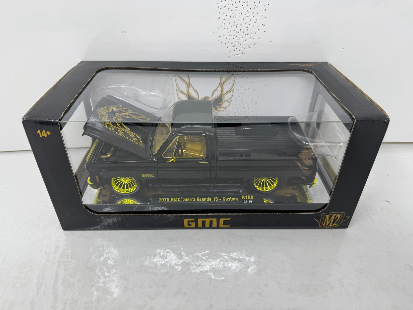 M2 Machines 1976 GMC Sierra Grande 15 Custom Pickup CHASE 1:24 Diecast Trans Am