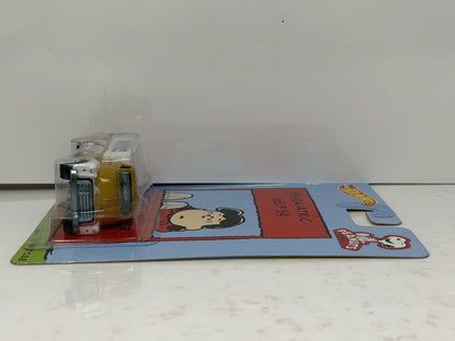 Hot Wheels Peanuts Psychiatric Help 1951 GMC C.O.E. 1:64 Diecast Real Riders