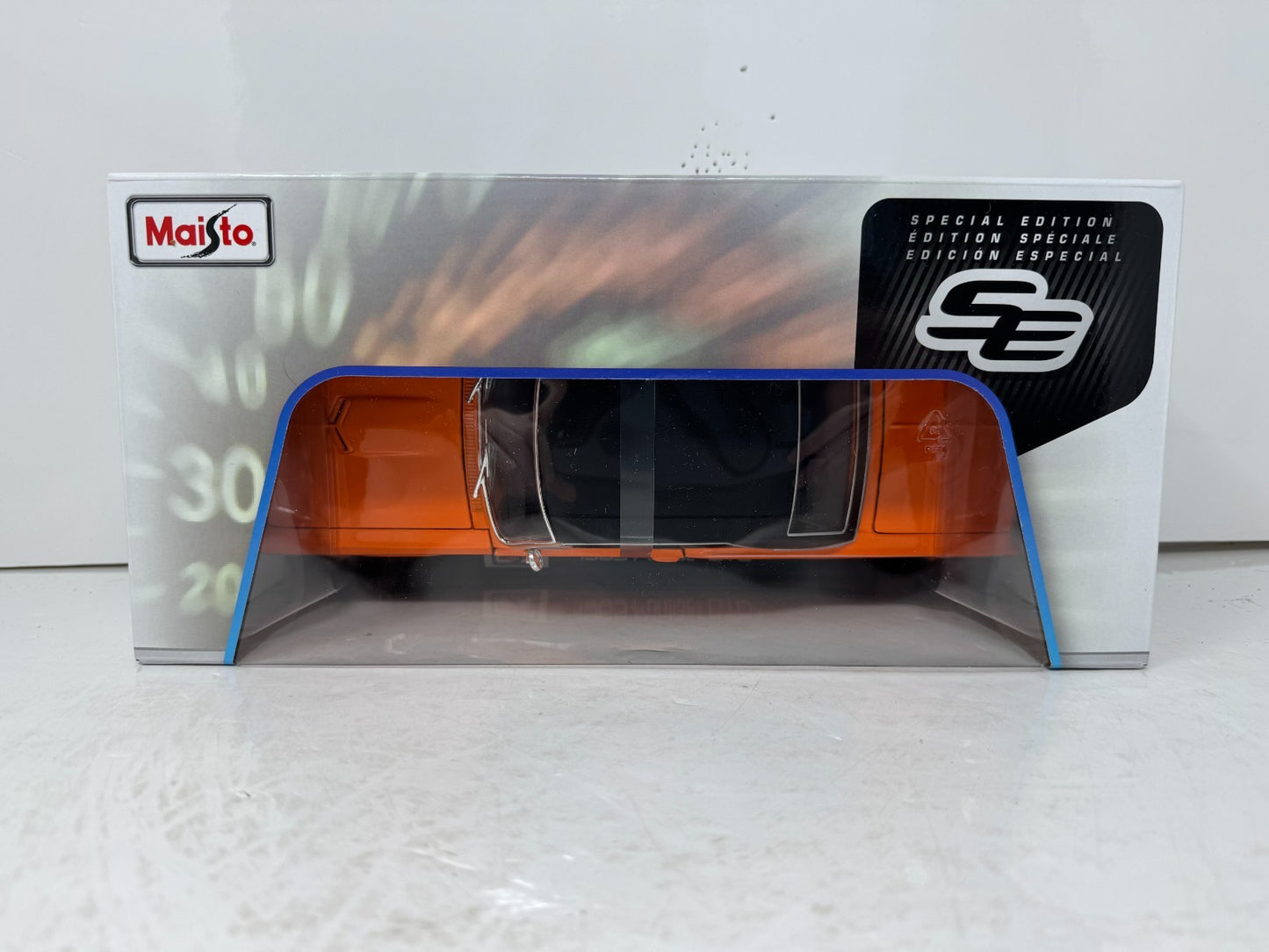 Maisto 1965 Pontiac GTO Hurst Edition 1:18 Diecast Model Car Orange