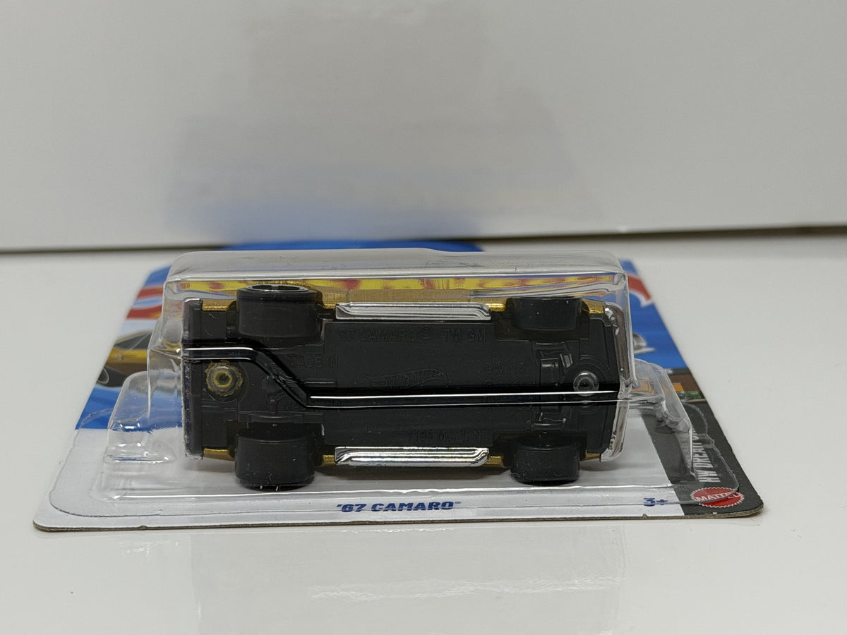 Hot Wheels HW Dream Garage 1967 Chevrolet Camaro 1:64 Diecast Gold