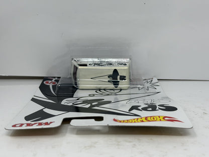 Hot Wheels MAD 1966 Dodge A100 Spy vs Spy White 1:64 Diecast Real Riders