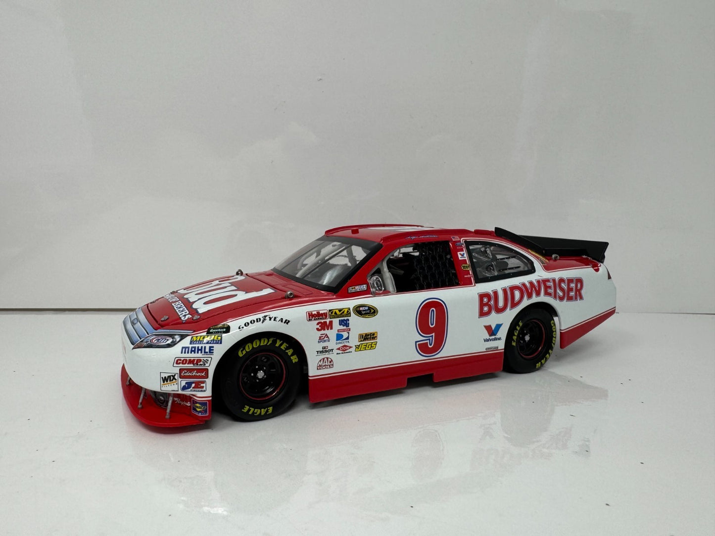 Action NASCAR Kasey Kahne #9 Budweiser Throwback 2010 Ford Fusion 1:24 Diecast