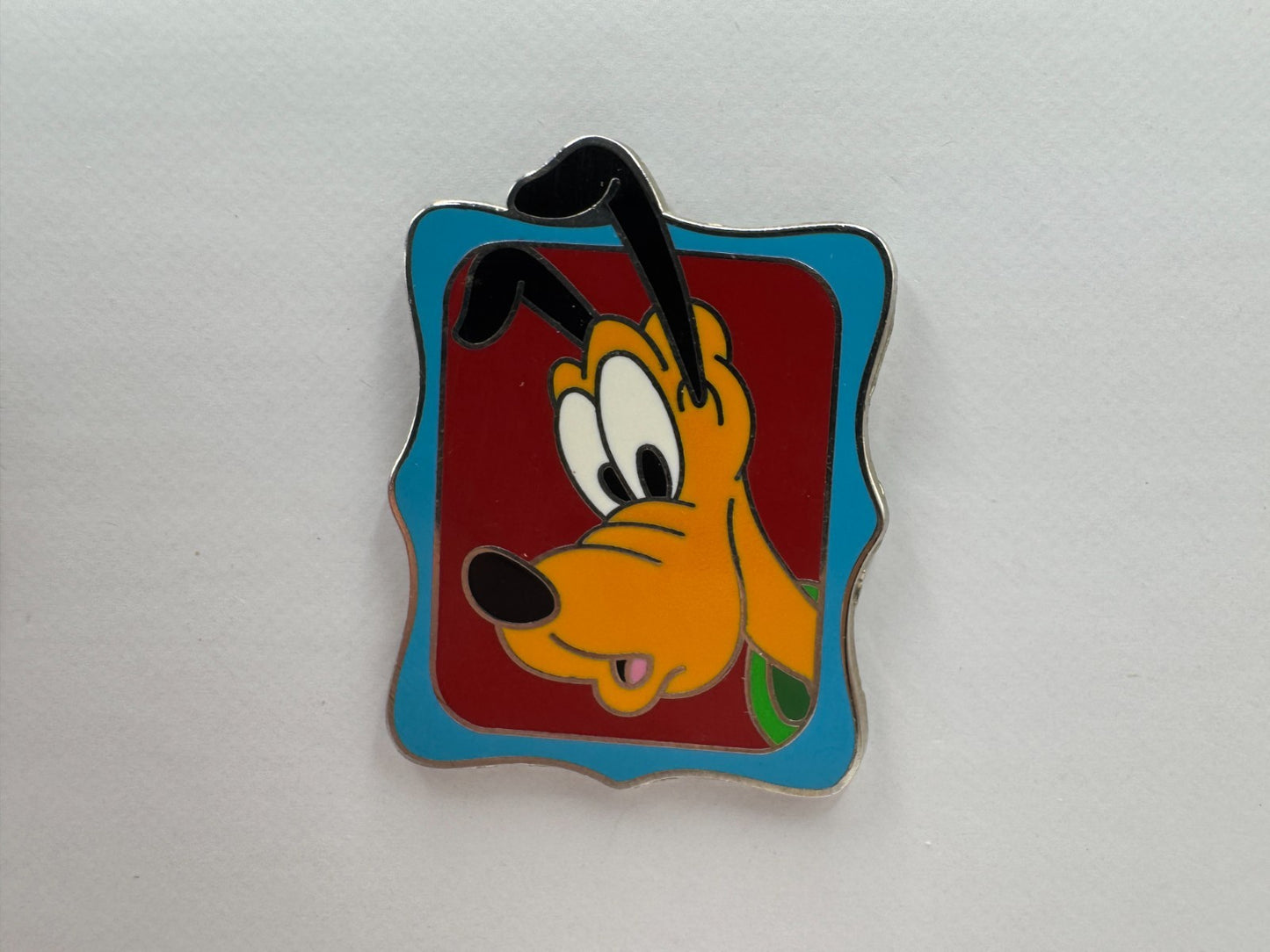 Disney Pluto Peeking Mickey & Friends Starter Trading Pin DC1S10