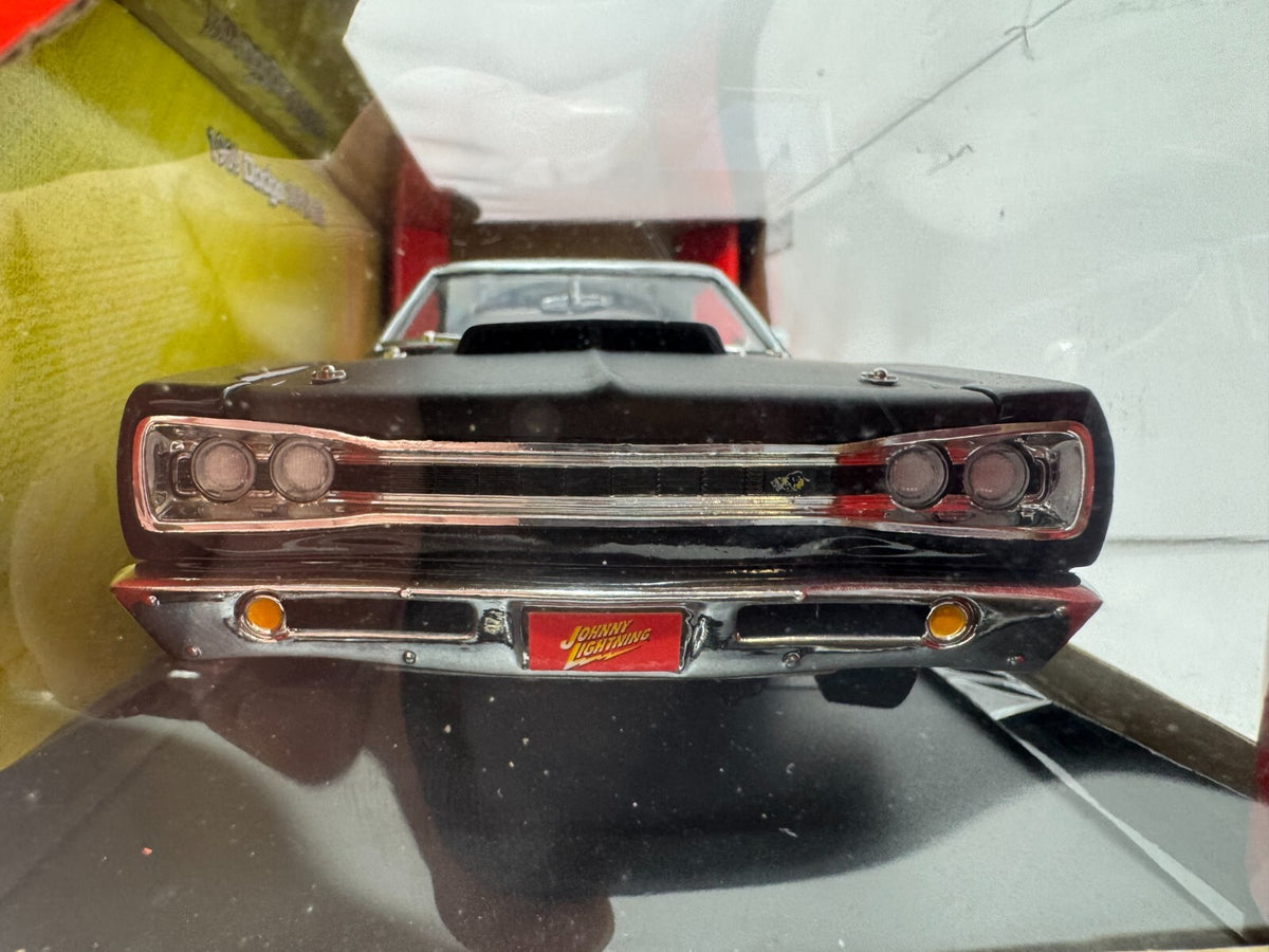 Johnny Lightning Muscle Cars Collection 1969 Dodge Super Bee 1:18 Diecast