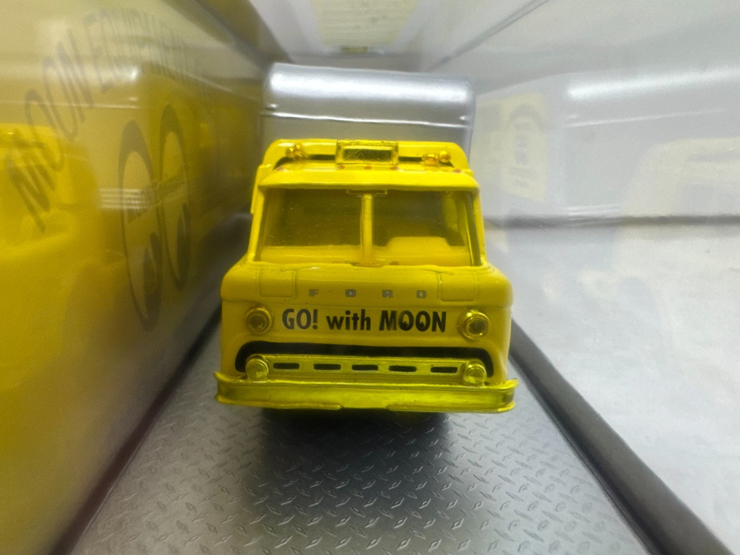 M2 Auto-Haulers Ford C-950 & 1966 Ford Mustang Mooneyes CHASE 1:64 Diecast