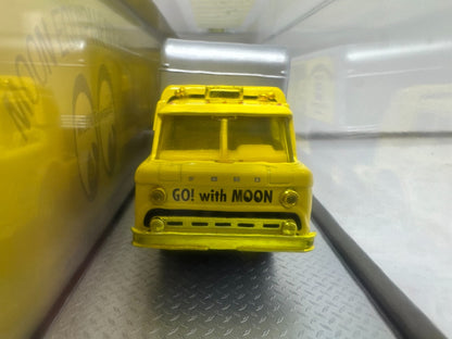 M2 Auto-Haulers Ford C-950 & 1966 Ford Mustang Mooneyes CHASE 1:64 Diecast