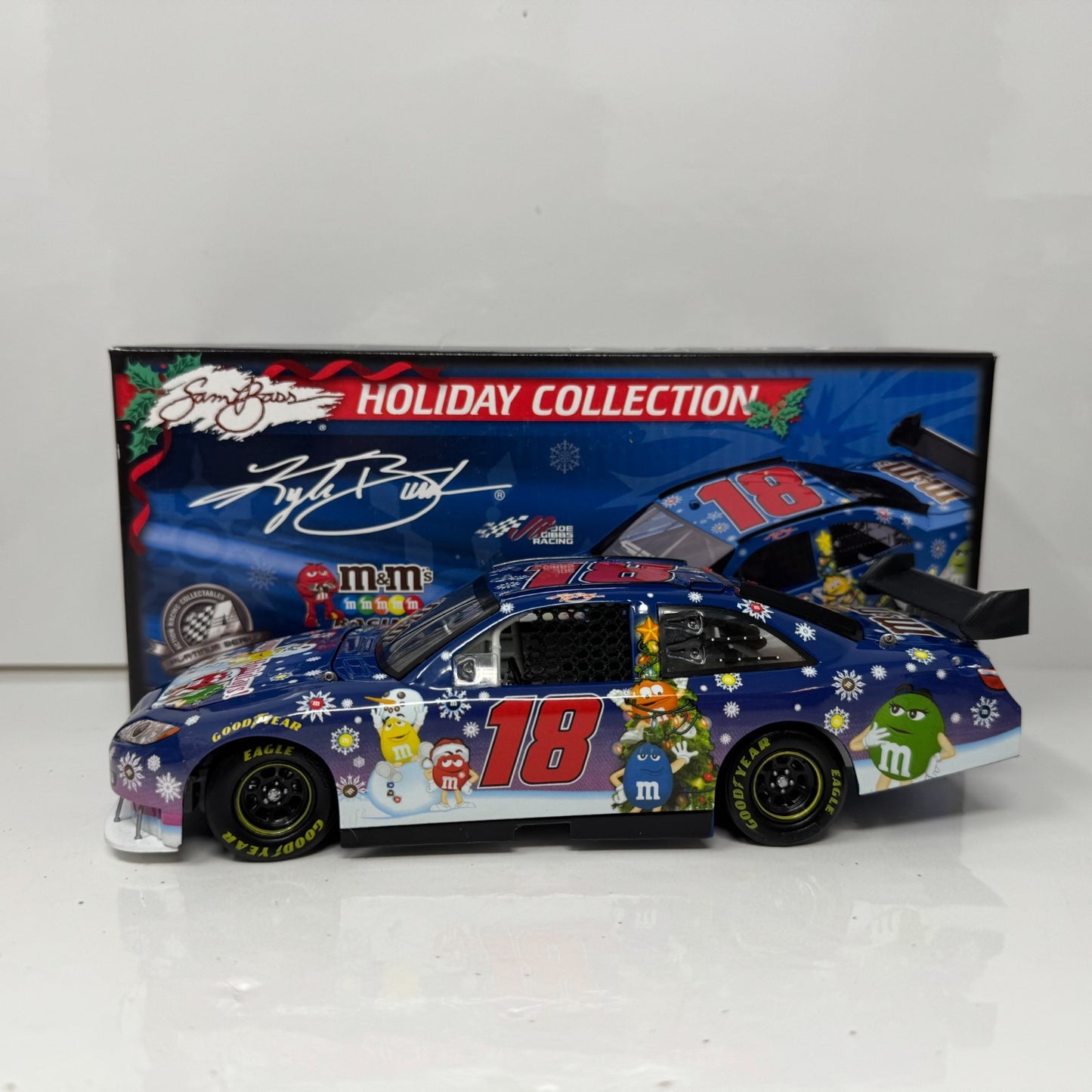 Action NASCAR #18 Kyle Busch M&M's Holiday 2008 Camry 1:24 Diecast SERIAL #118