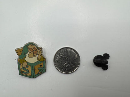 DLR Disney Sleepy Letter S Seven Dwarfs Jack in the Box Trading Pin DC1S12