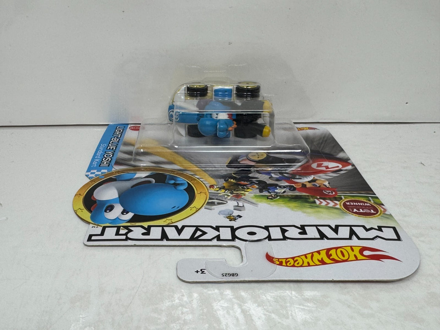Hot Wheels Mario Kart Light-Blue Yoshi Standard Kart 1:64 Diecast