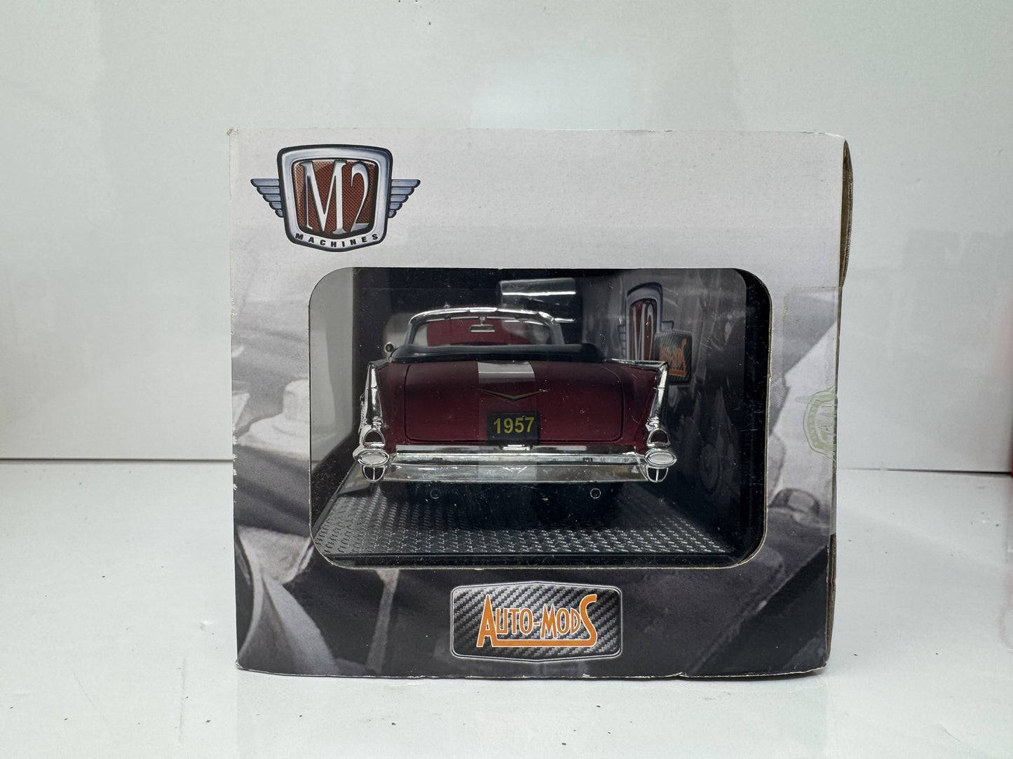 M2 Machines Auto Mods 1957 Chevrolet Bel Air Convertible 1:24 Diecast