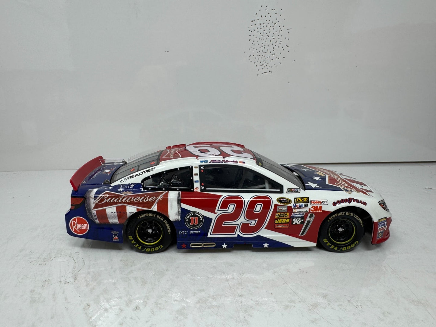 Lionel Nascar #29 Kevin Harvick Budweiser Salutes 2013 Chevy SS 124 Diecast