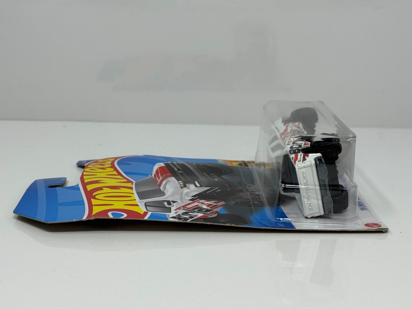 Hot Wheels Baja Blazers 2019 Chevy Silverado Trail Boss LT 1:64 Diecast