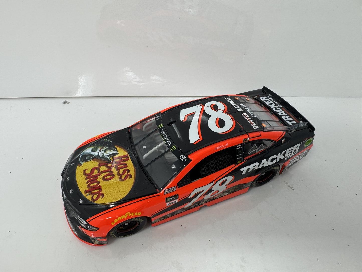Lionel NASCAR Martin Truex Jr. #78 Bass Pro Boats 2017 Toyota Camry 1:24 Diecast