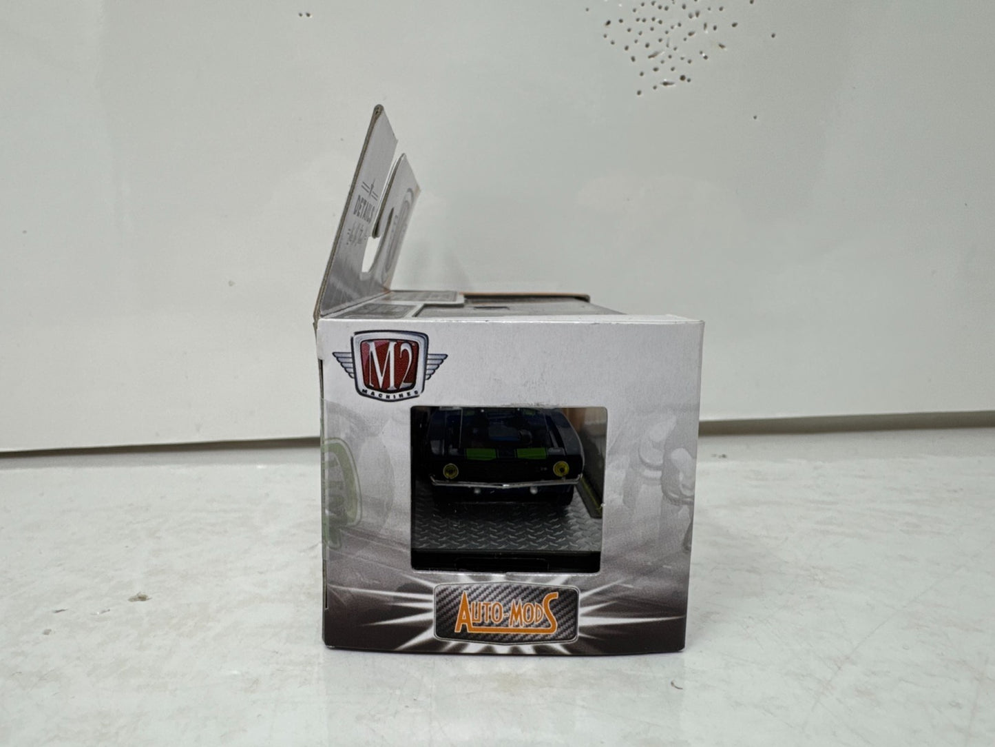 M2 Machines 1969 Chevrolet Camaro Z/28 Holley EFI Auto Mods 1:64 Diecast