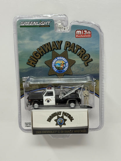 Greenlight Highway Patrol 1969 Chevrolet C-30 Dually Wrecker 1:64 Diecast