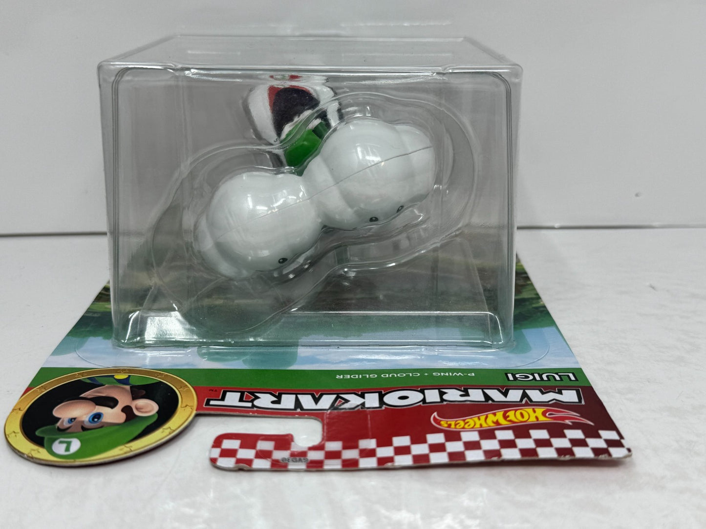 Hot Wheels Mario Kart Luigi P-Wing + Cloud Glider 1:64 Diecast