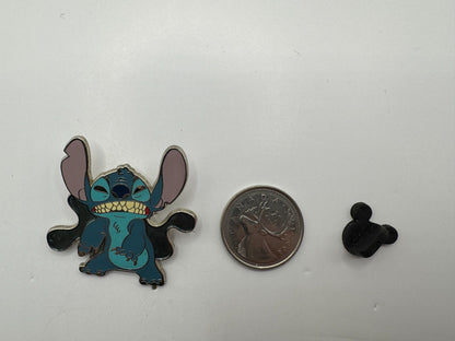 Disney Stitch Growling Deluxe Pin & Red Lanyard Starter Trading Pin DC1S9