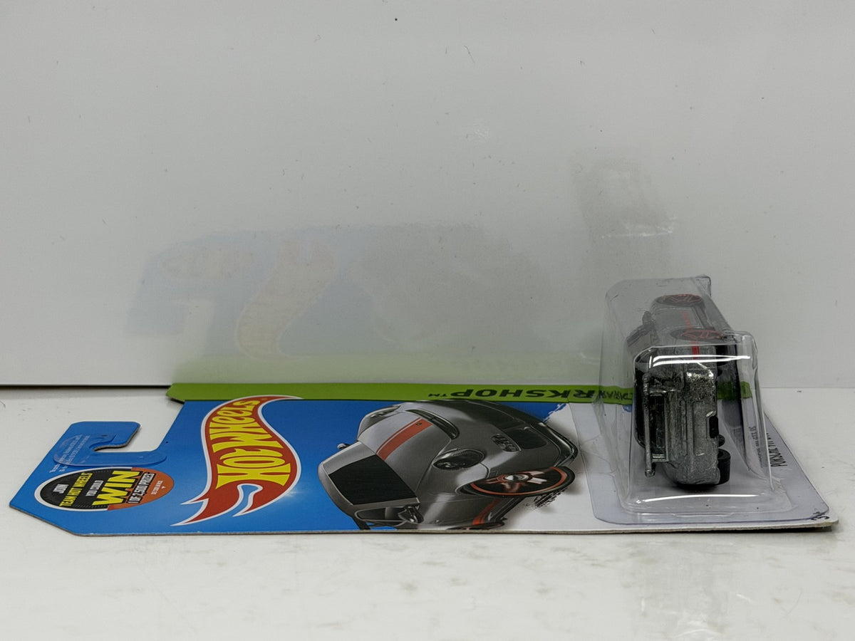 Hot Wheels ZAMAC HW Workshop Porsche 911 GT3 RS 1:64 Diecast
