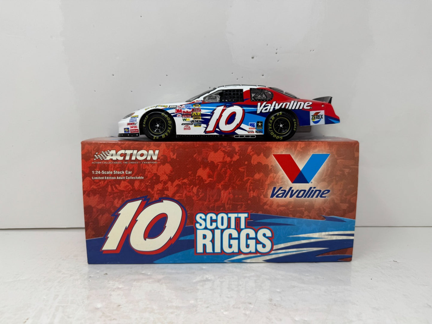 Action NASCAR #10 Scott Riggs Valvoline 2004 Monte Carlo 1:24 Diecast