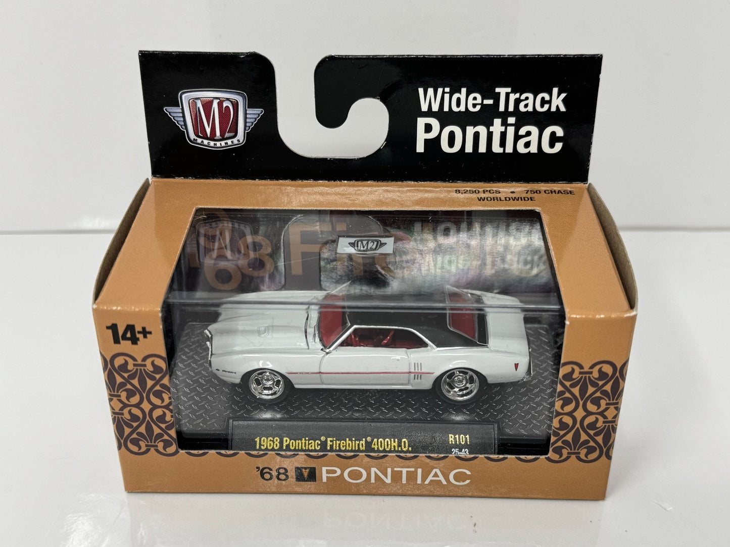 M2 Machines Pontiac 1968 Pontiac Firebird 400 H.O. 1:64 Diecast