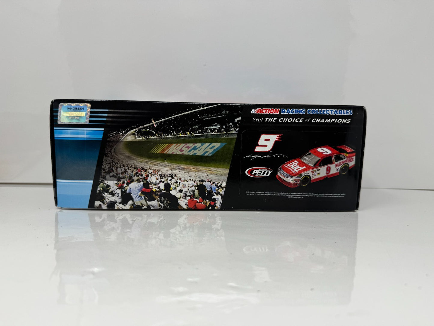 Action NASCAR Kasey Kahne #9 Budweiser Throwback 2010 Ford Fusion 1:24 Diecast