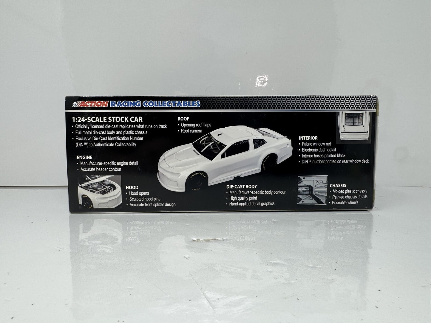 Lionel NASCAR William Byron #24 Liberty University 2018 Chev Camaro 1:24 Diecast