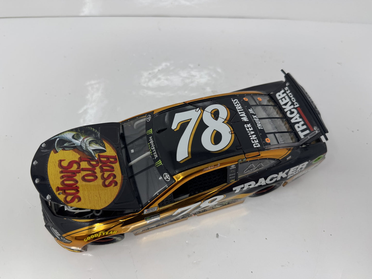 Lionel NASCAR Martin Truex Jr #78 Bass Pro 2017 Toyota Camry Chrome 1:24 Diecast