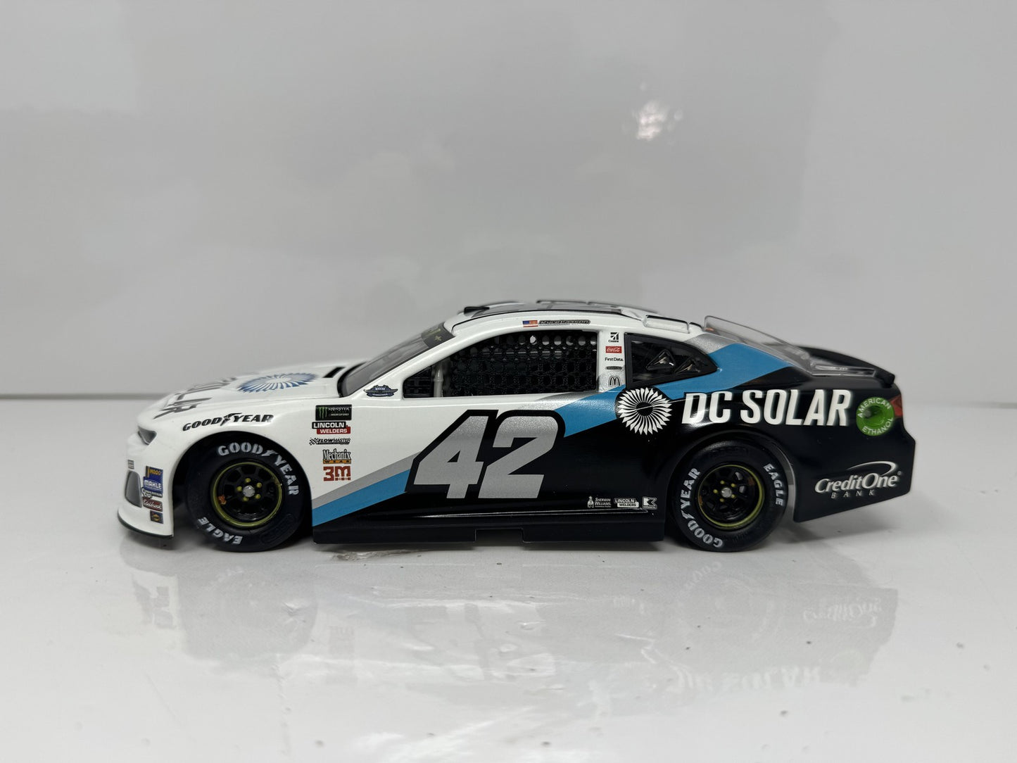 Lionel NASCAR Kyle Larson #42 DC Solar Darlington 2018 Autographed 1:24 Diecast
