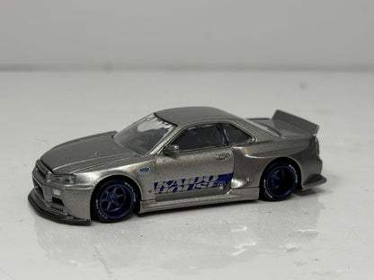 Kaido House Mini GT Nissan Skyline GT-R (R34) Kaido Works Shinjuku 1:64 Diecast