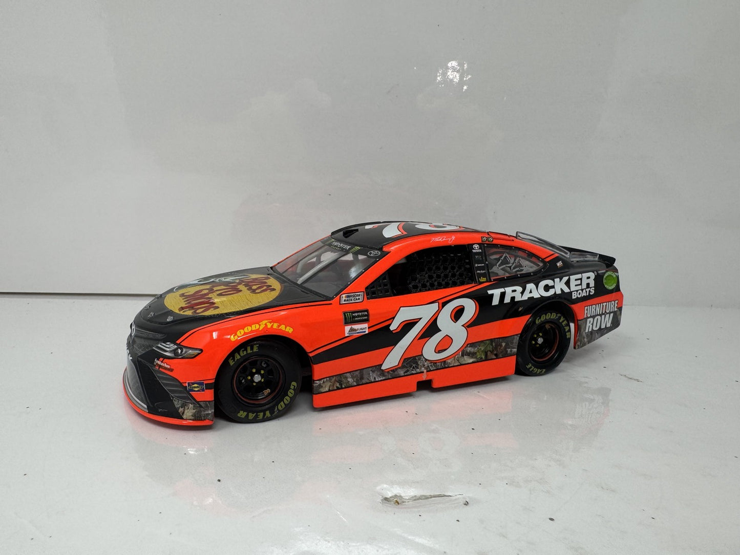 Lionel NASCAR Martin Truex Jr. #78 Bass Pro Boats 2017 Toyota Camry 1:24 Diecast