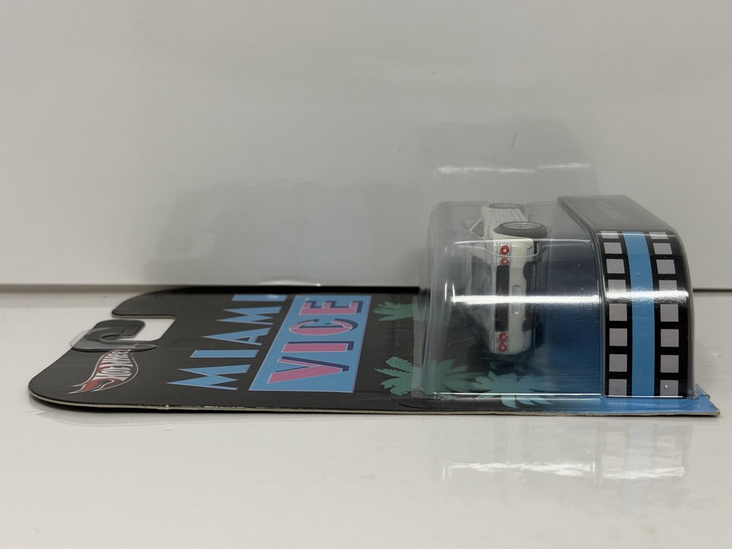 Hot Wheels Retro Entertainment Miami Vice Ferrari 512 M 1:64 Diecast