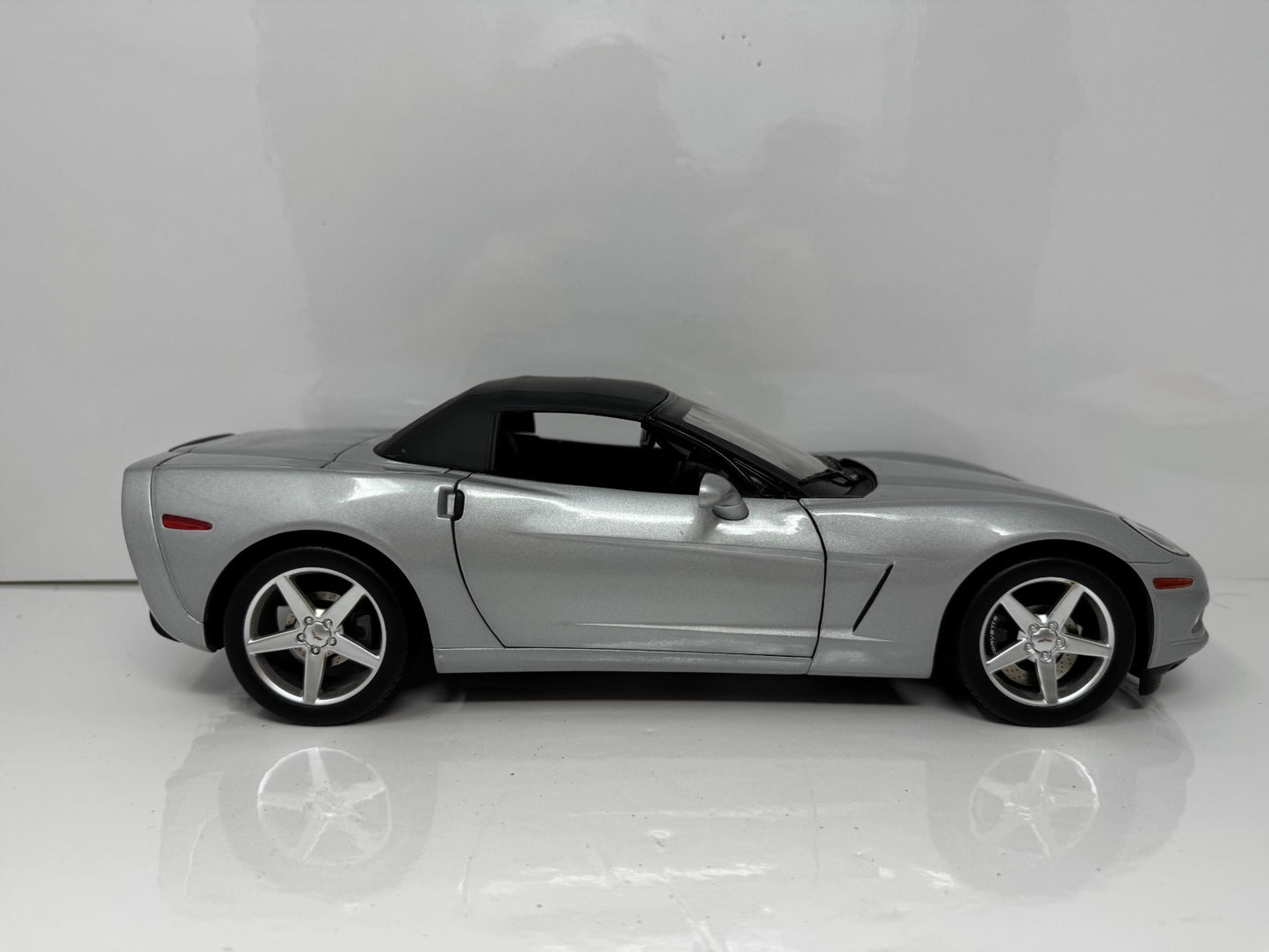 Hot Wheels Corvette C6 Convertible 1:12 Diecast 1 of 2500