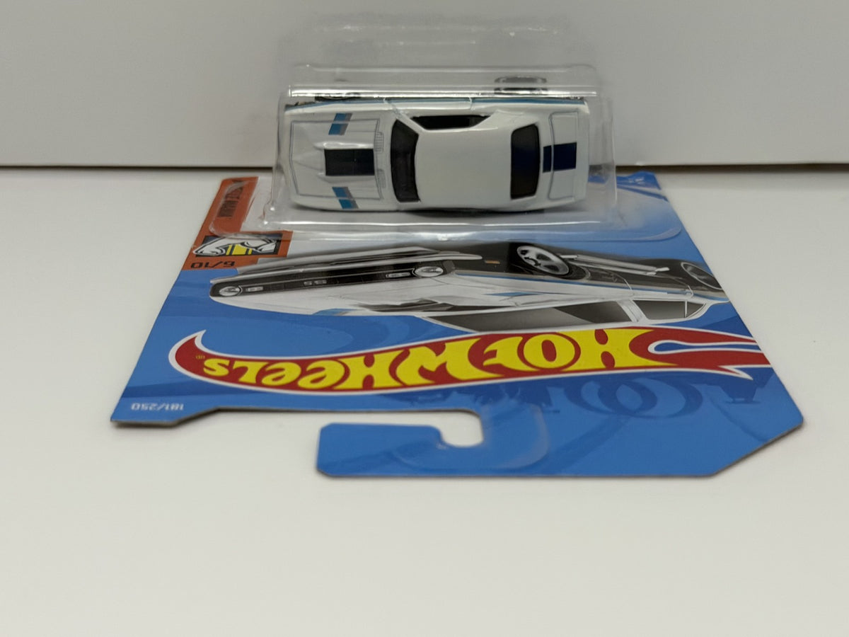 Hot Wheels Muscle Mania 1968 COPO Camaro 1:64 Diecast White