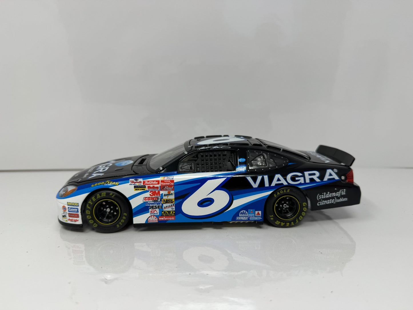 Team Caliber NASCAR Mark Martin #6 Viagra 2002 Ford Taurus 1:24 Diecast