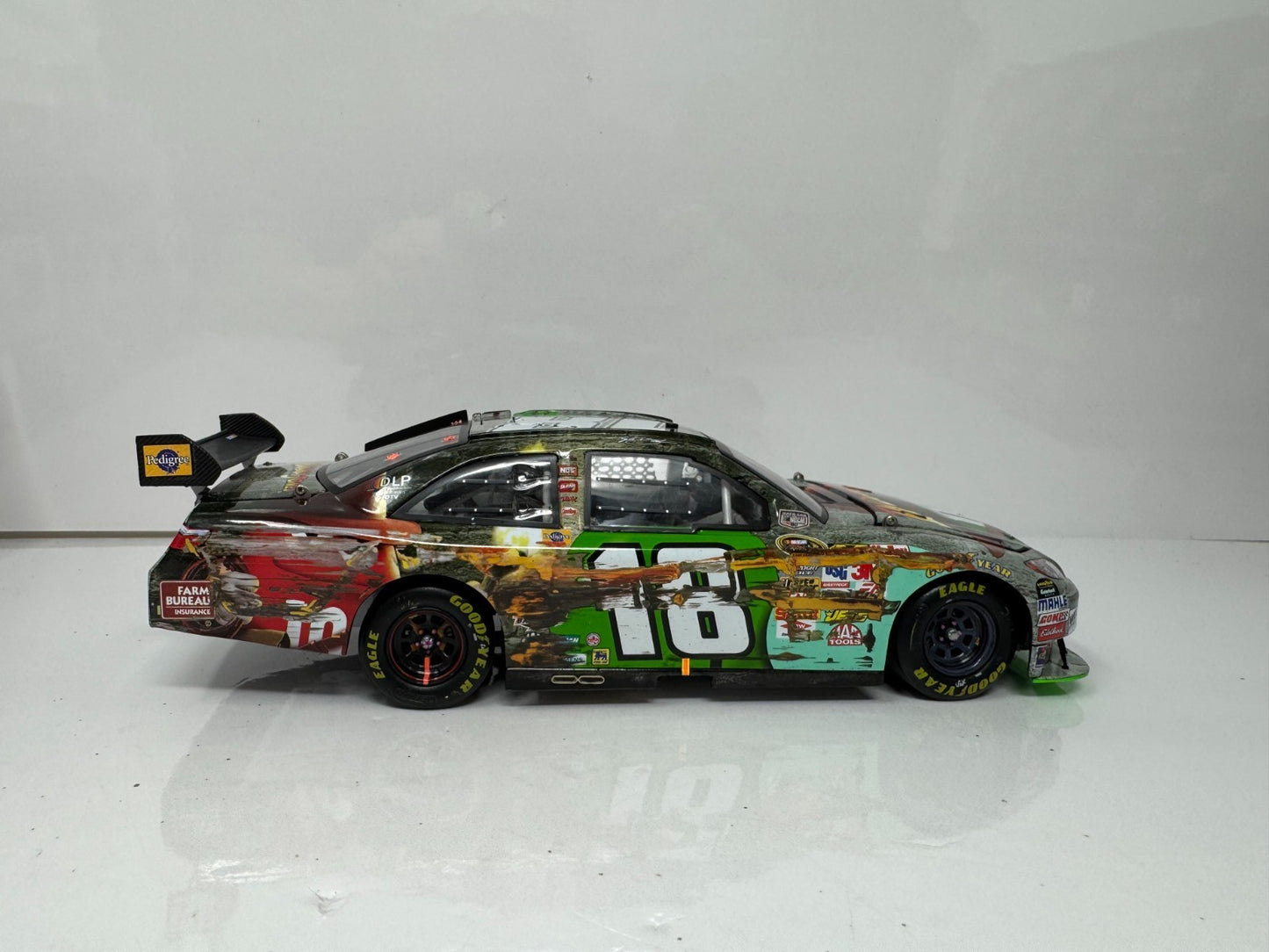 Action NASCAR #18 Kyle Busch M&M's Indiana Jones Darlington Win 1:24 Diecast