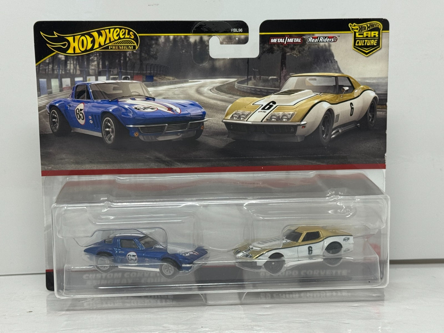 Hot Wheels Premium Corvette Stingray Coupe & COPO Corvette 2-Pack 1:64 Diecast