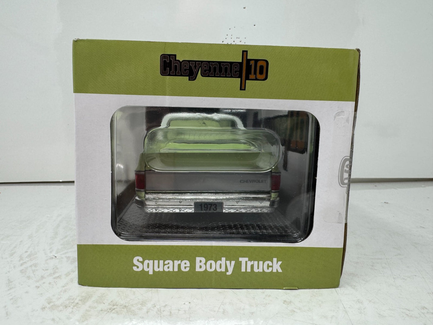 M2 Machines 1973 Chevrolet Cheyenne 10 Square Body Truck 1:24 Diecast