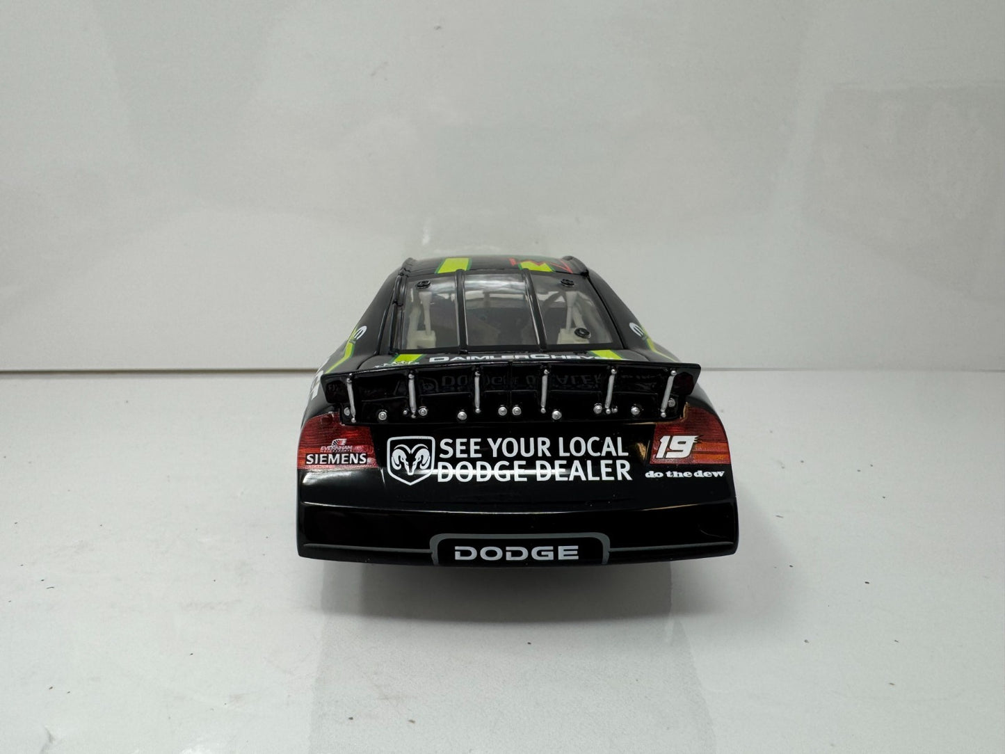 Action NASCAR Jeremy Mayfield #19 Mountain Dew 2004 Dodge Intrepid 1:24 Diecast