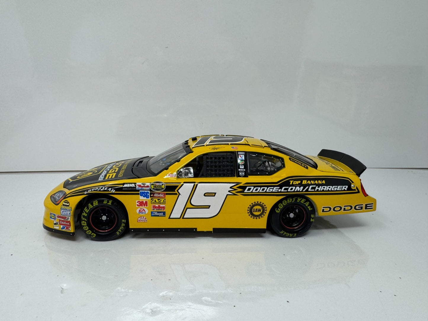 Action NASCAR Jeremy Mayfield #19 Bud Shootout 2005 Dodge Charger 1:24 Diecast