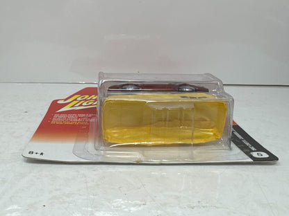 Johnny Lightning Camaro Legends 1982 Chevy Camaro Z/28 1:64 Diecast