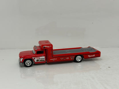 Hot Wheels Premium Team Transport Plymouth Duster & Retro Rig 1:64 Diecast
