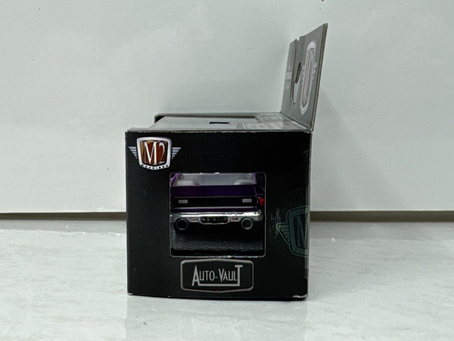 M2 Machines 1970 Chevrolet El Camino Auto-Vault Flames 1:64 Diecast
