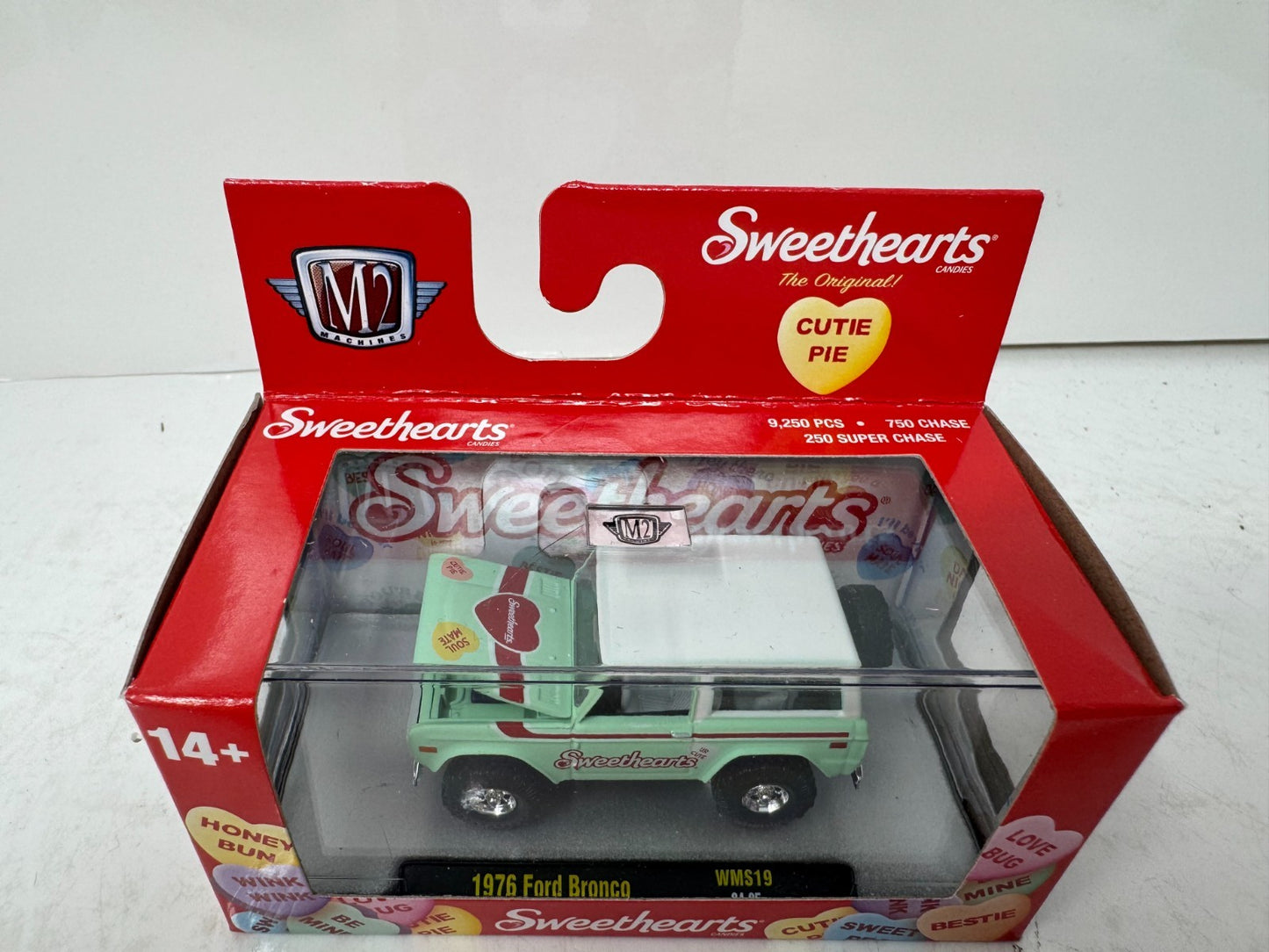 M2 Machines Sweethearts 1976 Ford Bronco 1:64 Diecast