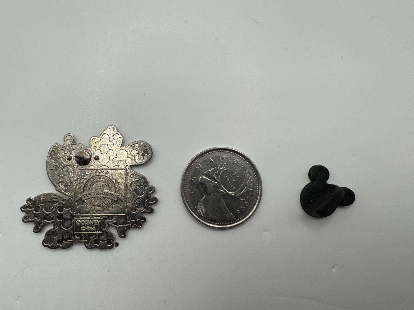 Disney Stitch with 4 Arms Deluxe Pin & Red Lanyard Starter Trading Pin DC1S9