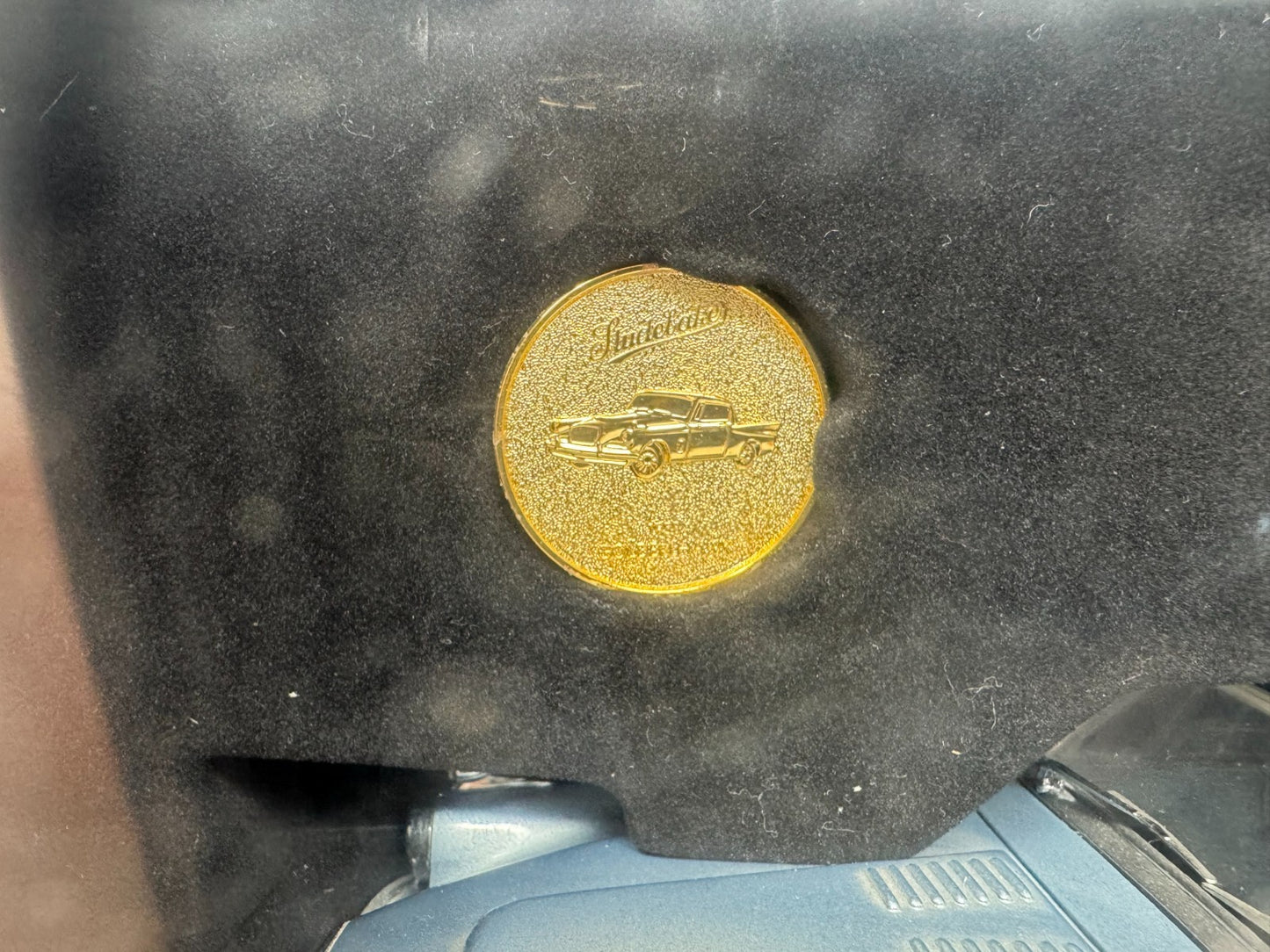 Yat Ming Road Signature 1958 Studebaker Golden Hawk 1:18 Diecast Coin Edition